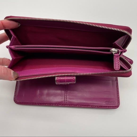 Coach signature accordion zip wallet in tan and fuschia - Picture 6 of 9